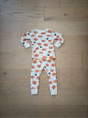 Little planet by Carter’s pumpkin print pajamas set, size 12M